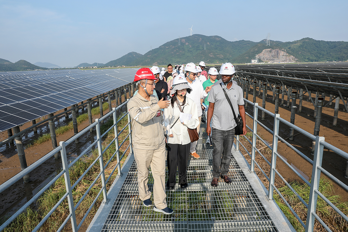 大唐長大涂光伏電站參觀1a.jpg 大唐長大涂光伏電站參觀1a.jpg