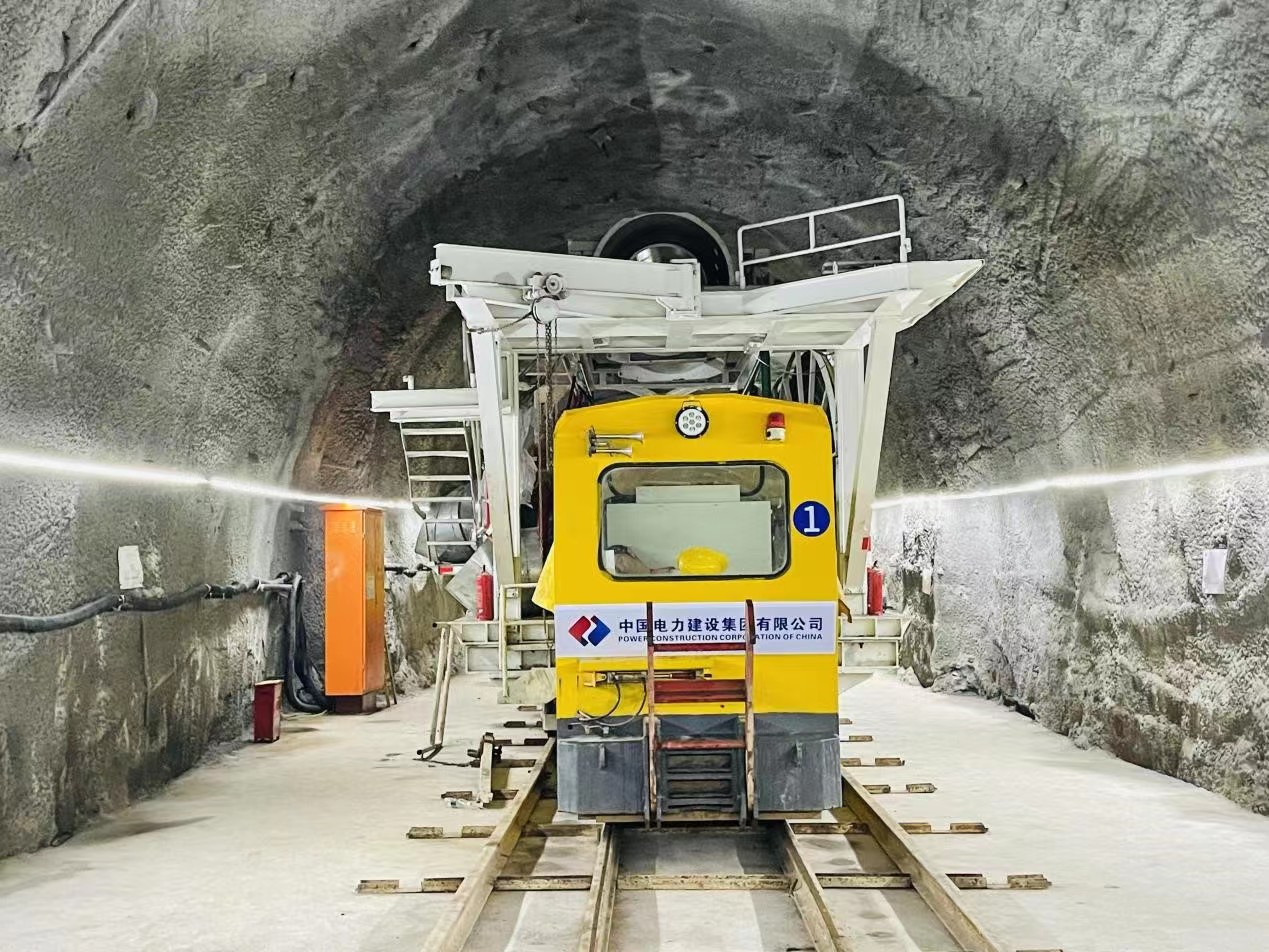 6月30日,重慶地鐵4號(hào)線西延伸段工程首臺(tái)TBM順利始發(fā).jpg 6月30日,重慶地鐵4號(hào)線西延伸段工程首臺(tái)TBM順利始發(fā).jpg