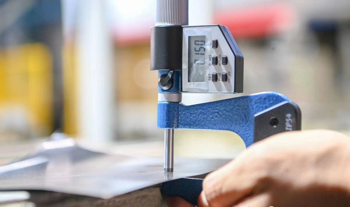 柳鋼集團0.15毫米極薄冷軋帶鋼。柳鋼供圖.jpg 柳鋼集團0.15毫米極薄冷軋帶鋼。柳鋼供圖.jpg