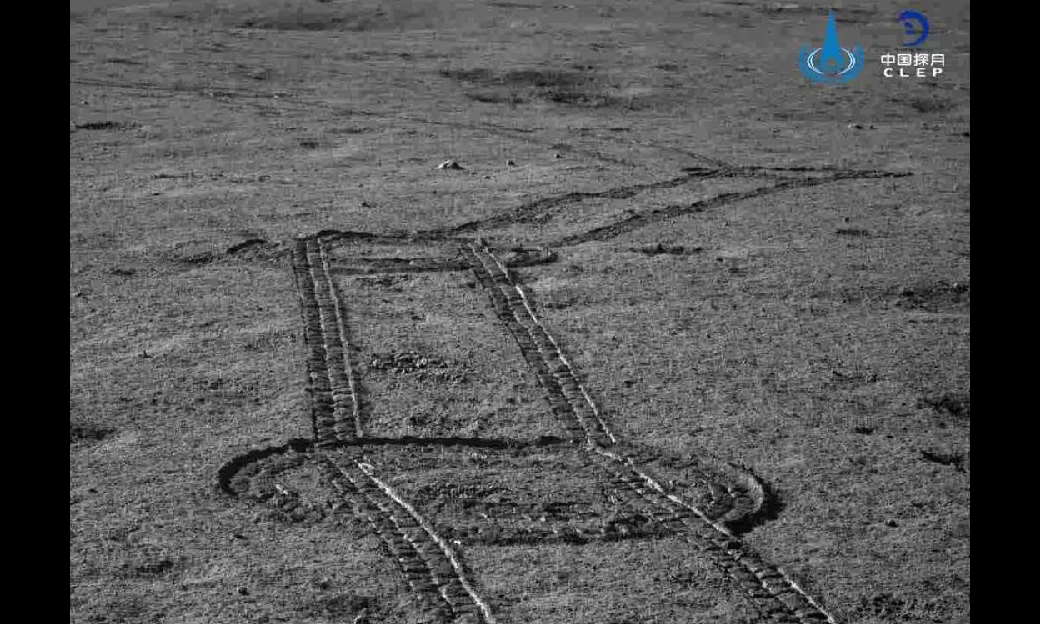 此前，玉兔二號月球車已于4月28日13時45分自主喚醒，中繼前返向鏈路建立正常，整器狀態(tài)正常。玉兔二號月球車將開展第五月晝工作，繼續(xù)實施巡視科學(xué)探測任務(wù)。