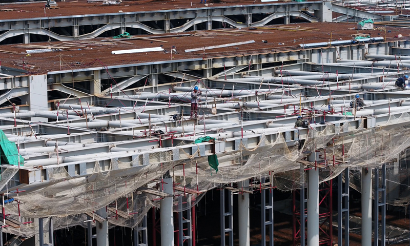 建設(shè)絲路國際會(huì)展中心，是西安市積極融入“一帶一路”國家戰(zhàn)略的重大舉措，以此助推西安成為具有世界影響力的國際會(huì)展名城以及“一帶一路”沿線國家文化、金融、商貿(mào)、信息交流的重要樞紐。（北京電視臺(tái) 劉通 攝）